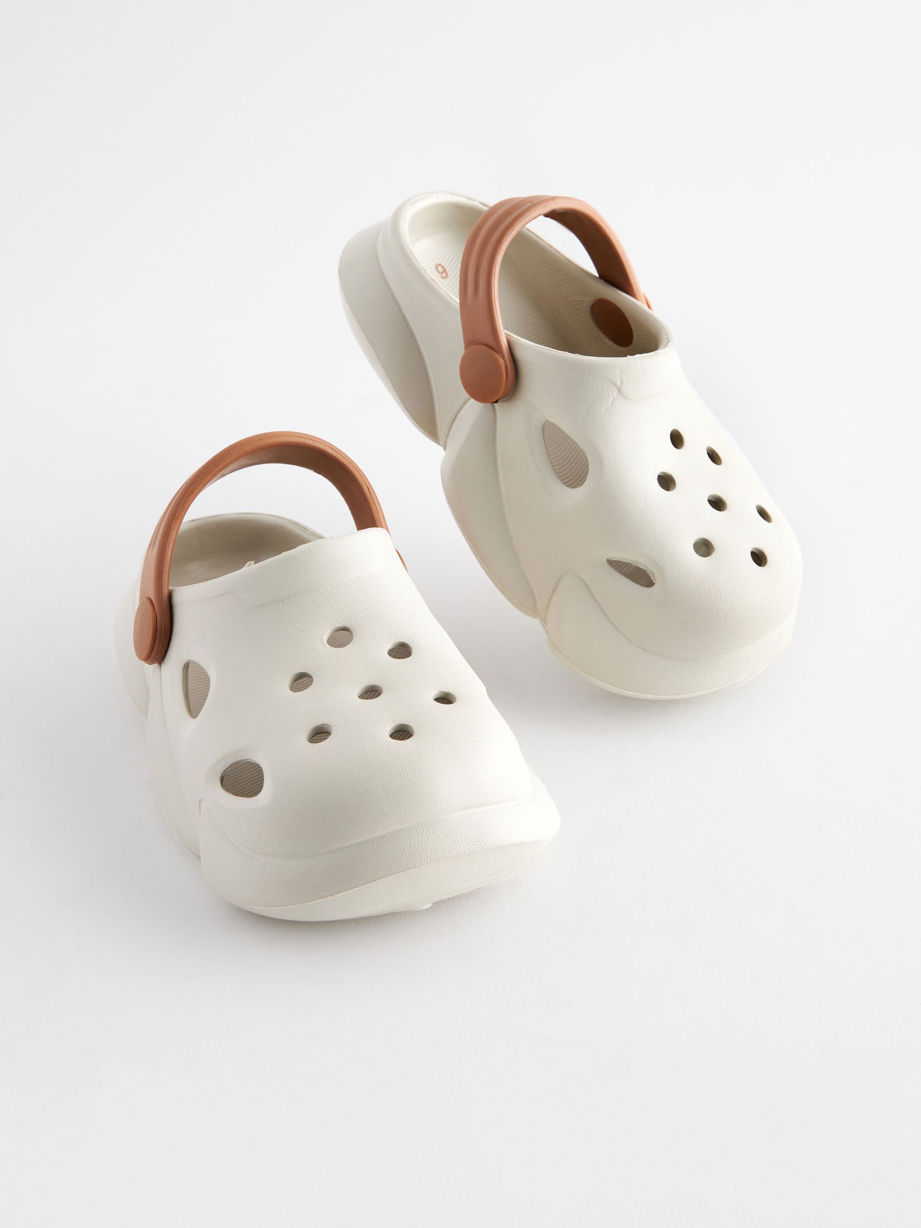 Clogs with backstrap 2025