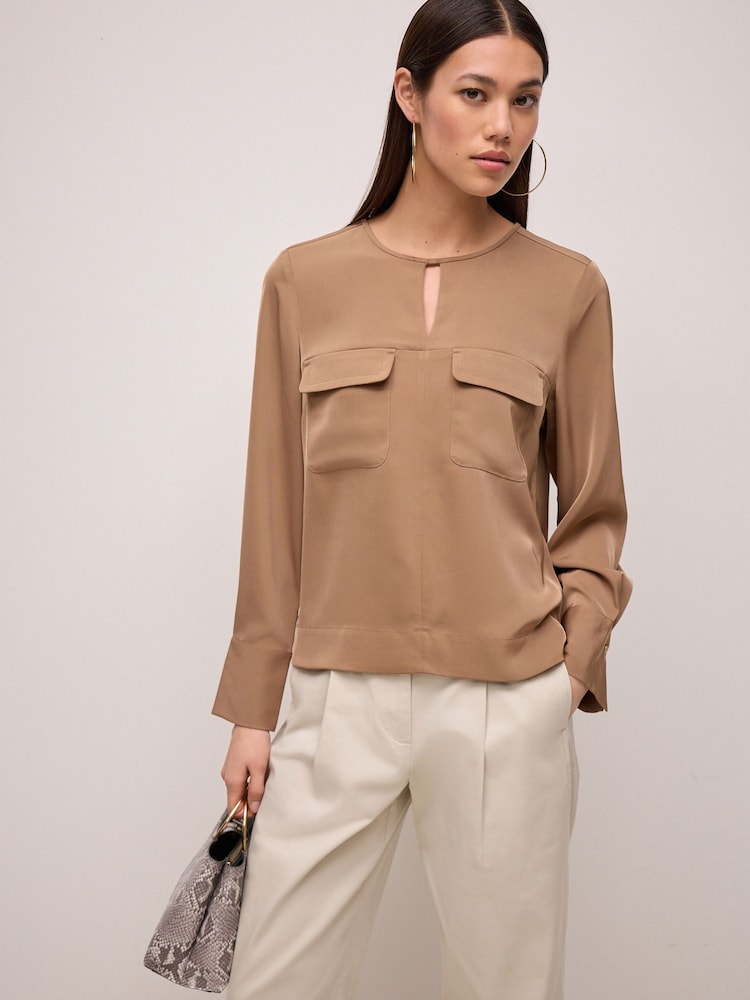 Neutrale Farbe - Langärmelige Utility-Bluse mit zwei Brusttaschen - Bild 2 von 8
