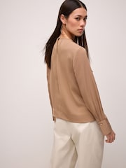 Neutrale Farbe - Langärmelige Utility-Bluse mit zwei Brusttaschen - Bild 5 von 8