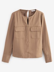 Neutrale Farbe - Langärmelige Utility-Bluse mit zwei Brusttaschen - Bild 7 von 8