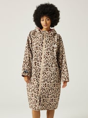 Regatta Animal Adult Waterproof Changing Robe - Image 2 of 9
