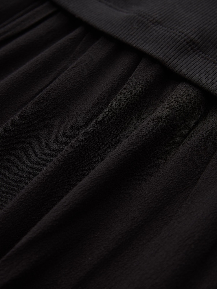 Schwarz - Plissiertes Kleid mit langen Ärmeln - Bild 6 von 6