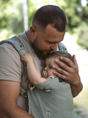 Babymoov Green Moov Boost 2 in 1 Baby Carrier - Image 2 of 4