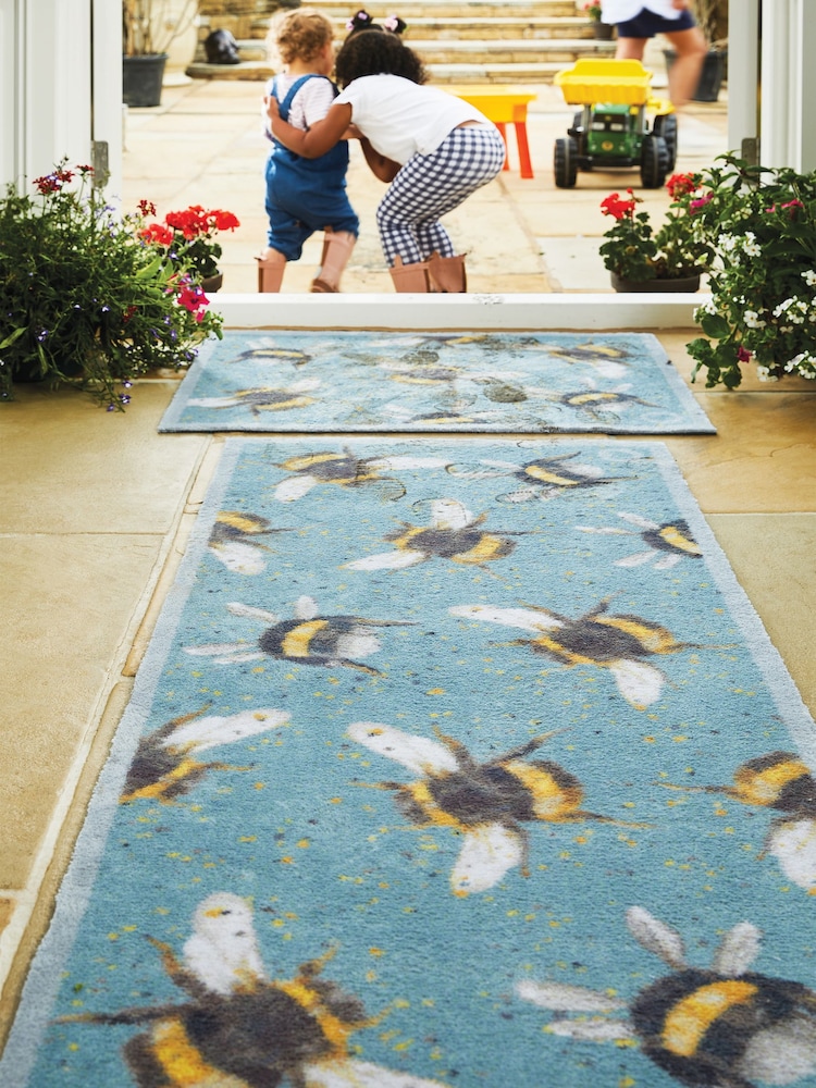 Hug Rug Bee Runner - Image 2 of 6