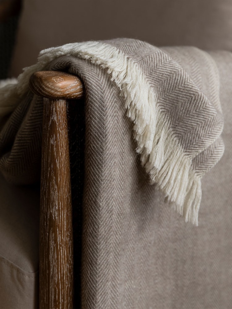 Garden Trading Natural Stockwell Herringbone Throw Wool - Image 2 of 3 Garden Trading Natural Stockwell Herringbone Throw Wool - Image 2 of 3