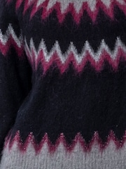 Rød - Religion Søt Anne-genser i Fair Isle-stil med abstrakt mønster fra nordisk stil og metalliske detaljer. - Bilde 5 av 8
