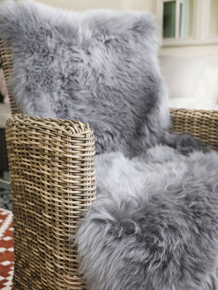 Origin Rug Collection. Grey Sheepskin Rug - Image 2 of 2