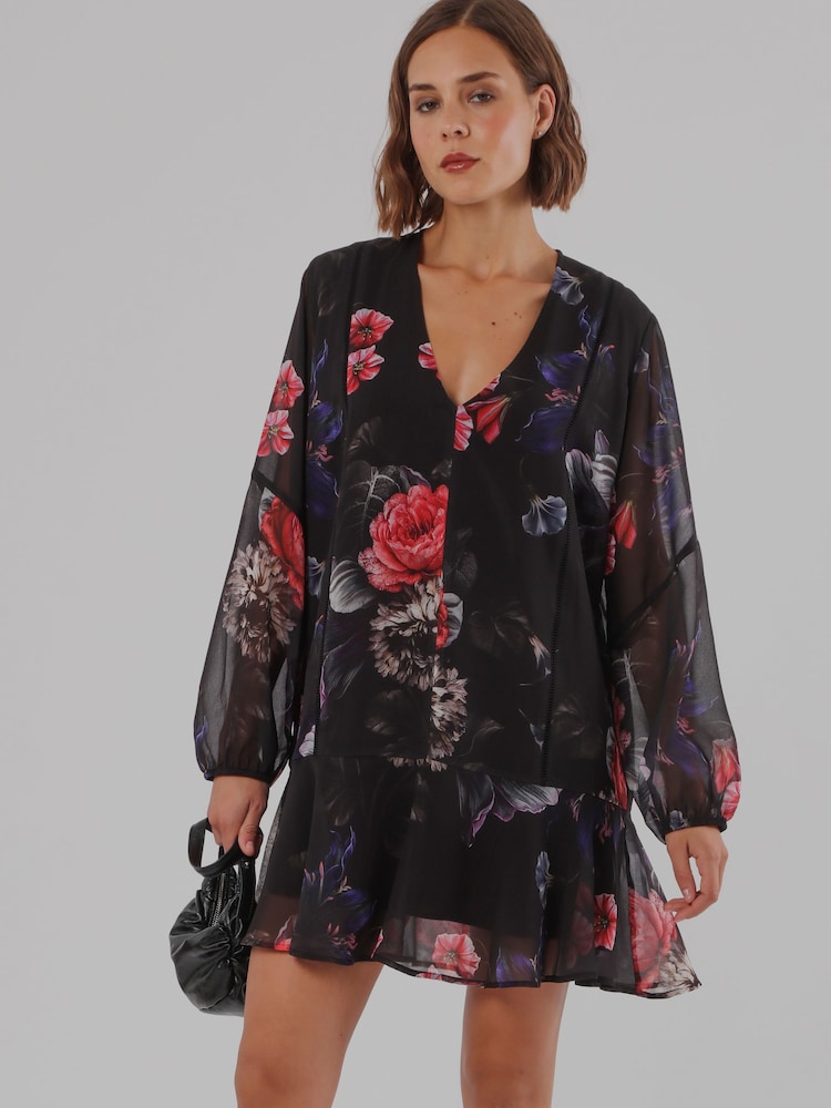 Itim - Religion The Edie Tunic Mini Dress na may Bold na Façade Print na may Cuffed na Manggas - Larawan 8 ng 8 Itim - Religion The Edie Tunic Mini Dress na may Bold na Façade Print na may Cuffed na Manggas - Larawan 8 ng 8