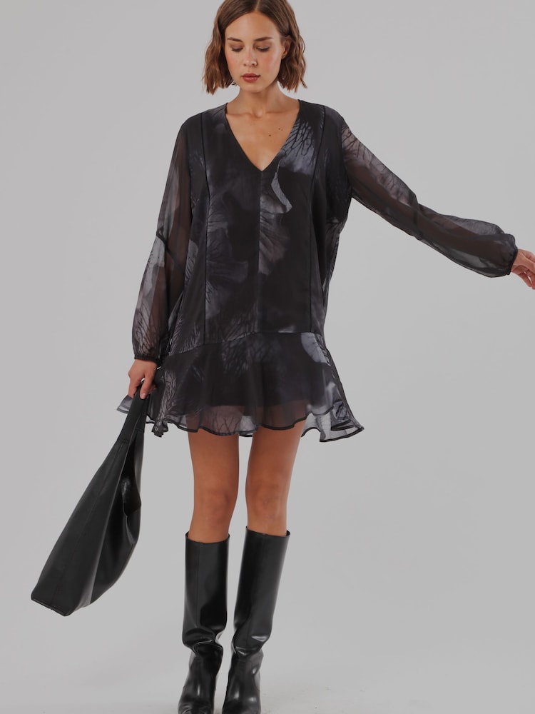 Asul - Religion The Edie Tunic Mini Dress na may Bold na Façade Print na may Cuffed na Manggas - Larawan 8 ng 8 Asul - Religion The Edie Tunic Mini Dress na may Bold na Façade Print na may Cuffed na Manggas - Larawan 8 ng 8