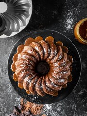 Masterclass 24cm Cast Aluminum Swirl Cake Tin - Image 4 of 4