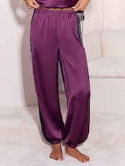 Lila - Lipsy Lace Detail Satin Balloon Leg Pyjamas Set - Bild 3 von 5