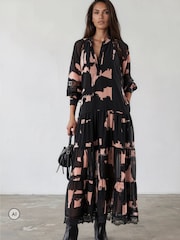 Itim - Religion Eva Tiered Maxi Dress With Lace Insert And Tie Waist - Larawan 2 ng 8
