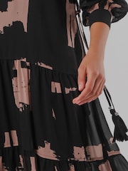 Itim - Religion Eva Tiered Maxi Dress With Lace Insert And Tie Waist - Larawan 6 ng 8