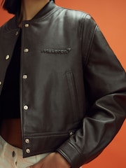 Reiss x McLaren F1 Team Chocolate Cropped Leather Bomber Jacket - Image 4 of 8