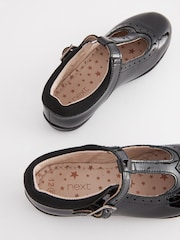 Schwarzes Lackleder - Lederschuhe mit T-Steg - Bild 5 von 6