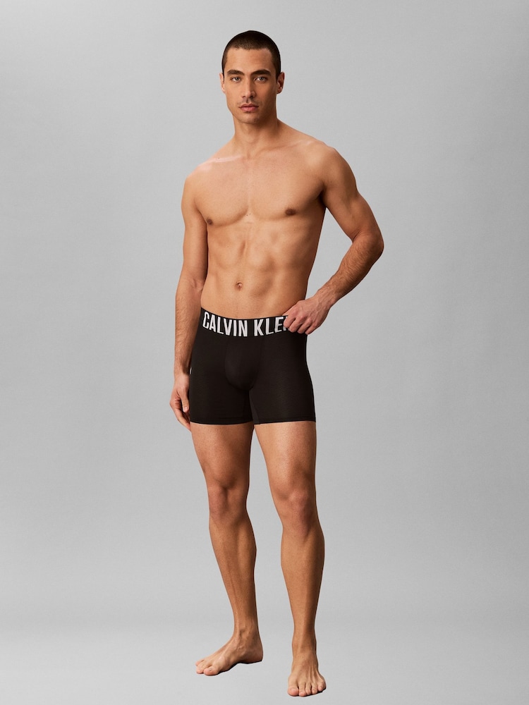 Calvin Klein מארז של 3 זוגות תחתוני בריף בוקסר - תמונה 6 מתוך 6 Calvin Klein מארז של 3 זוגות תחתוני בריף בוקסר - תמונה 6 מתוך 6