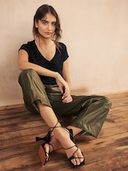 Черный - Неглубокий V-образный вырез 100% Cotton Rich укороченный рукав футболки - Изображение 2 из 6