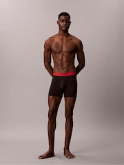 Calvin Klein מארז של 3 זוגות תחתוני בוקסר צמודים מבד מיקרו-סטרץ' בגזרה נמוכה - תמונה 4 מתוך 9