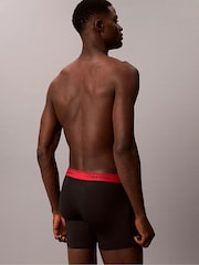 Calvin Klein מארז של 3 זוגות תחתוני בוקסר צמודים מבד מיקרו-סטרץ' בגזרה נמוכה - תמונה 9 מתוך 9