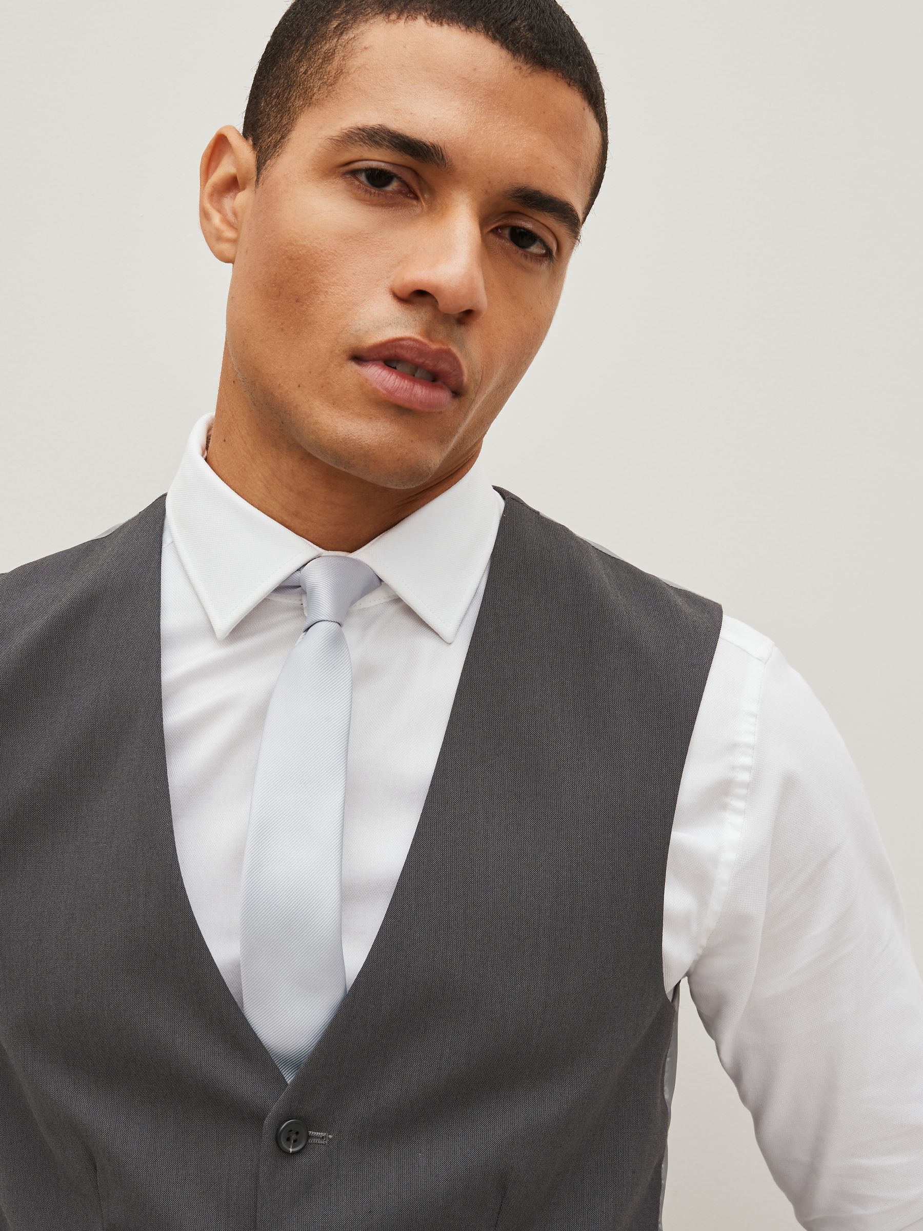 Next：日本 チャコールグレー - レギュラーフィット ベスト from Next