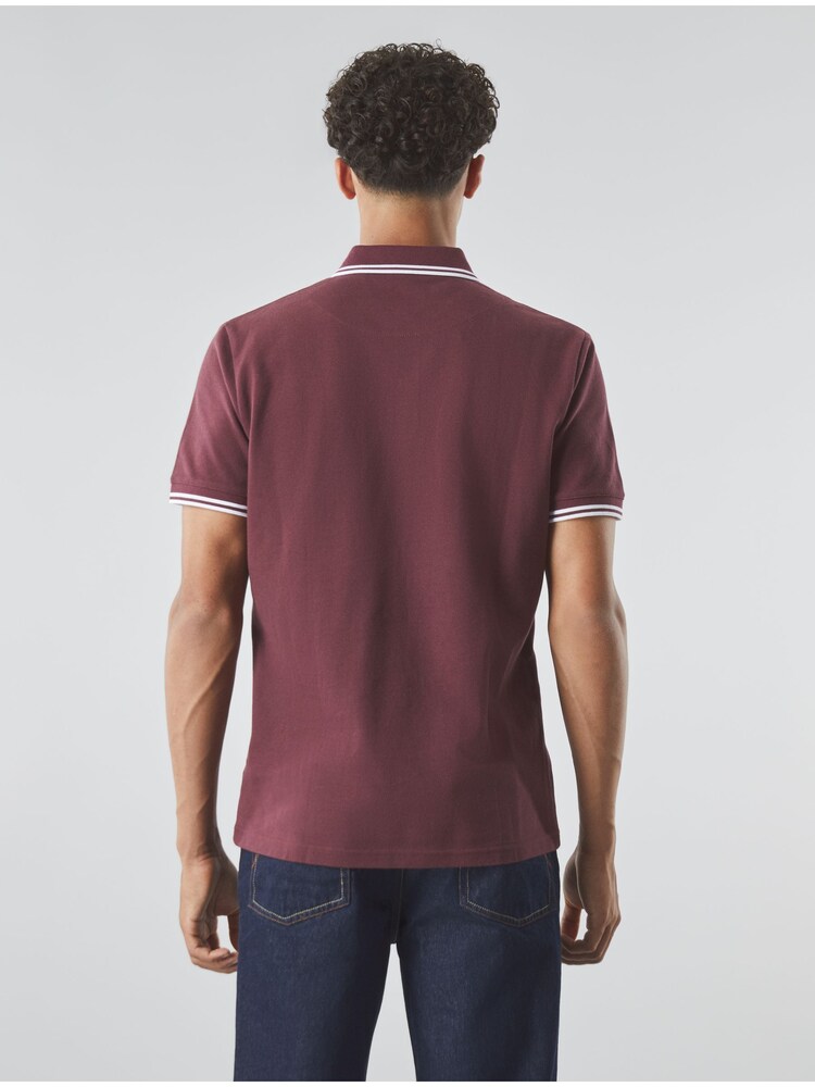 أحمر عنابي - قميص بولو Barton من Pretty Green - صورة 2 من 4
