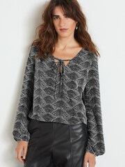 Silber/Muschelsaum - Langärmelige Jacquard-Wickelbluse mit Glanzeffekt - Bild 1 von 4