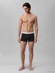Calvin Klein מארז של 3 זוגות תחתוני בוקסר צמודים מבד סטרץ' מסיב כותנה בגזרה נינוחה, דגם Icon - תמונה 2 מתוך 5