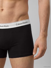 Calvin Klein מארז של 3 זוגות תחתוני בוקסר צמודים מבד סטרץ' מסיב כותנה בגזרה נינוחה, דגם Icon - תמונה 5 מתוך 5
