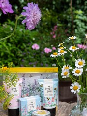 Heathcote & Ivory Busy Bees Mini Hand Care Set - Image 3 of 3