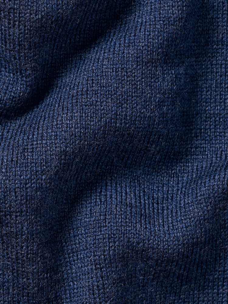 Blau - Charles Tyrwhitt Pullover aus reiner Merinowolle mit V-Ausschnitt - Bild 4 von 4 Blau - Charles Tyrwhitt Pullover aus reiner Merinowolle mit V-Ausschnitt - Bild 4 von 4