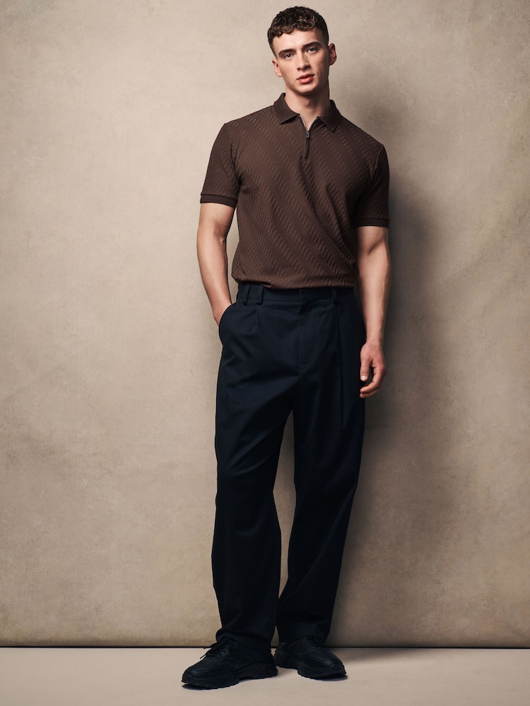 Marron chocolat - Slim Fit (Slim Fit) - Polo élégant à col zippé - Image 2 of 9