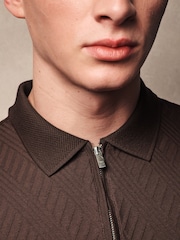 Marron chocolat - Slim Fit (Slim Fit) - Polo élégant à col zippé - Image 5 of 9