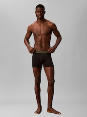 أسود/أخضر/برتقالي - حزمة من 3 ملابس داخلية بوكسر من Calvin Klein - نسيج مايكروفايبر قابل للتمدد - صورة 4 من 6