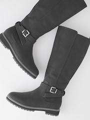 Schwarz - Forever Comfort® Kniehohe Stiefel mit Schnalle - Bild 4 von 7