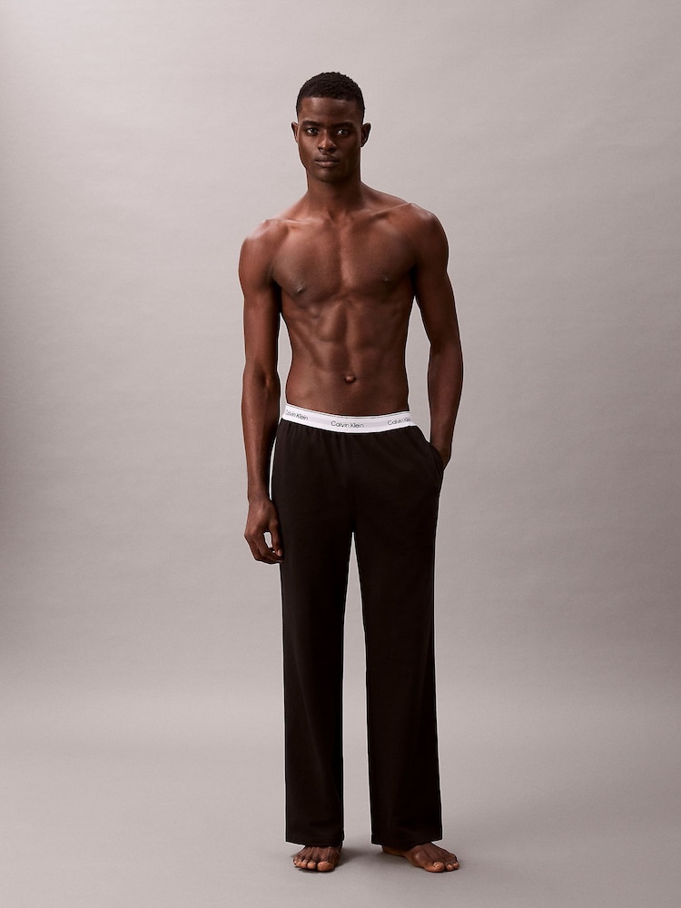 أسود - بنطلونات بيجامة قطن جيرسيه من Calvin Klein - صورة 1 من 1 أسود - بنطلونات بيجامة قطن جيرسيه من Calvin Klein - صورة 1 من 1