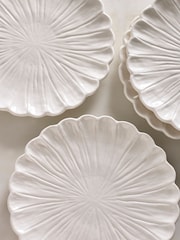 Set of 4 White Daisy Flower Side Plates - Image 3 of 4
