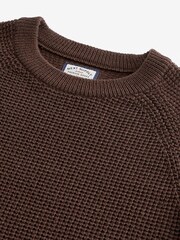 بني - كنزة حبك منسوجة عادية - صورة 6 من 7