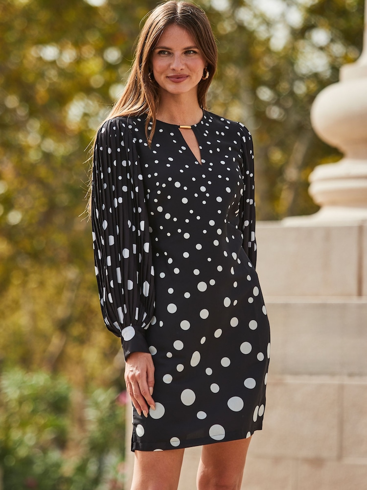 Sosandar Black Plisse Sleeve Shift Dress - Image 6 of 6