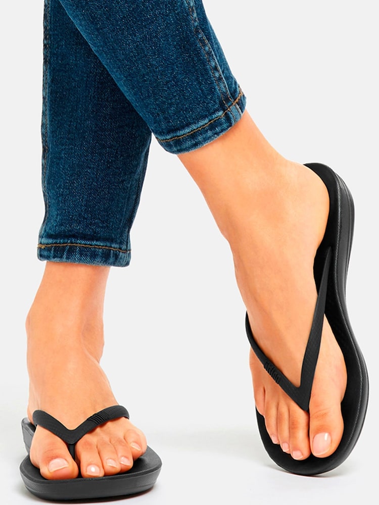 Negro - Chanclas ergonómicas iQushion de FitFlop - Imagen 1 de 4 Negro - Chanclas ergonómicas iQushion de FitFlop - Imagen 1 de 4