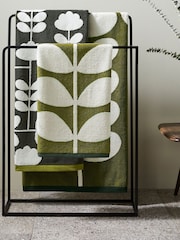 Toalla de algodón 100 % con diseño de tallos en color musgo de Orla Kiely - Imagen 1 de 6