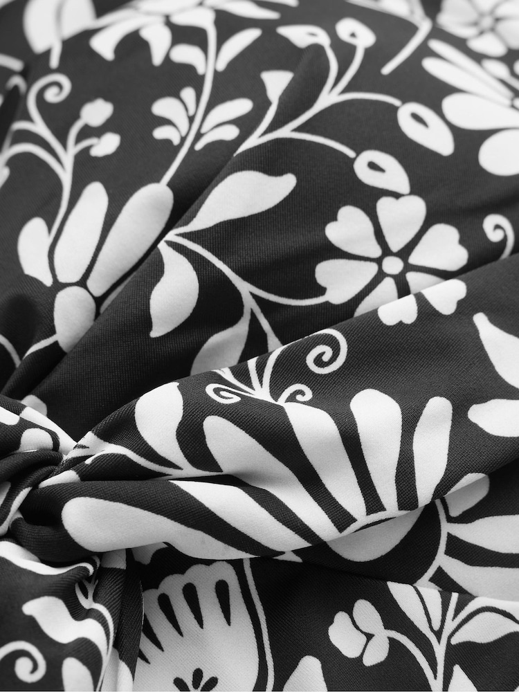 Schwarz - Boden Klassischer Badeanzug mit gedrehtem Design - Bild 6 von 6