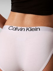 حزمة من 5 قطع ملابس داخلية بيكيني من نسبة عالية من القطن من Calvin Klein - صورة 5 من 6