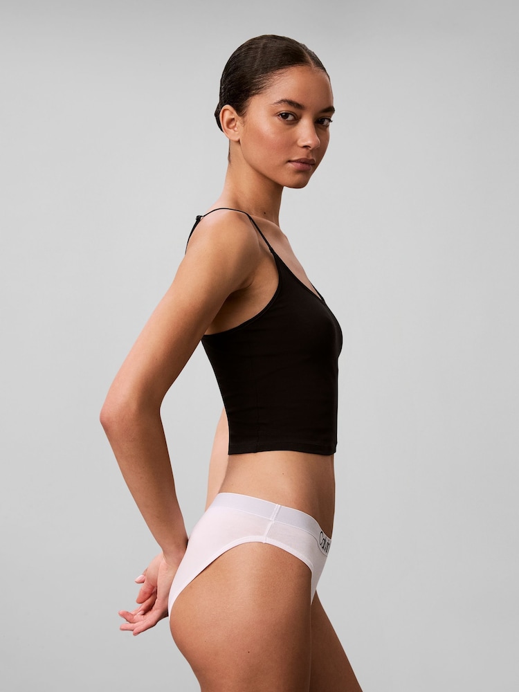 حزمة من 5 قطع ملابس داخلية بيكيني من نسبة عالية من القطن من Calvin Klein - صورة 6 من 6 حزمة من 5 قطع ملابس داخلية بيكيني من نسبة عالية من القطن من Calvin Klein - صورة 6 من 6