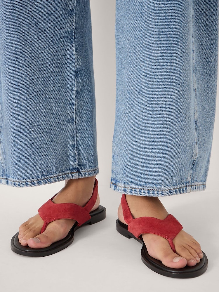 Rojo - Hush Zenya Suede Toe Post Sandals - Imagen 2 de 5