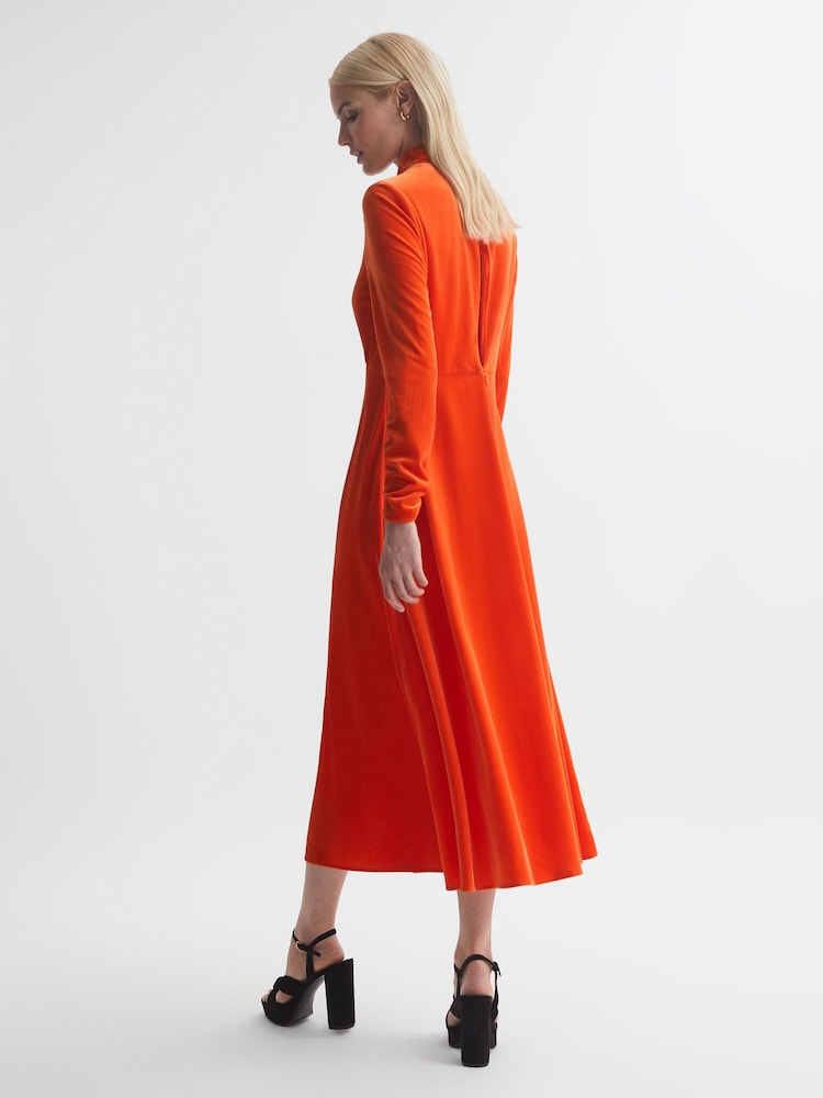 Leuchtendes Orange - Florere Samt-Midikleid - Bild 2 von 7 Leuchtendes Orange - Florere Samt-Midikleid - Bild 2 von 7