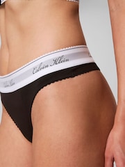 ملابس داخلية بتصميم بيكيني من Calvin Klein - قطن مودال أيقوني - صورة 5 من 7