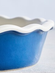 Barbary & Oak Blue 27cm Ceramic Pie Dish - Image 2 of 4