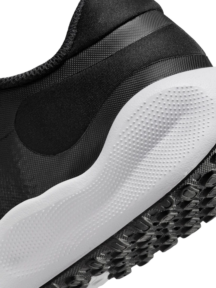 Nike Black/White Youth Revolution 7 Trainers - Image 12 of 12