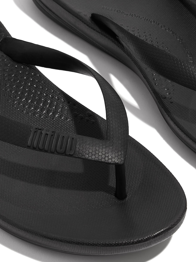 Negro oscuro - Chanclas ergonómicas iQushion de FitFlop - Imagen 4 de 4 Negro oscuro - Chanclas ergonómicas iQushion de FitFlop - Imagen 4 de 4