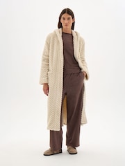 Bata texturizada con capucha Penelope de Hush - Imagen 1 de 7